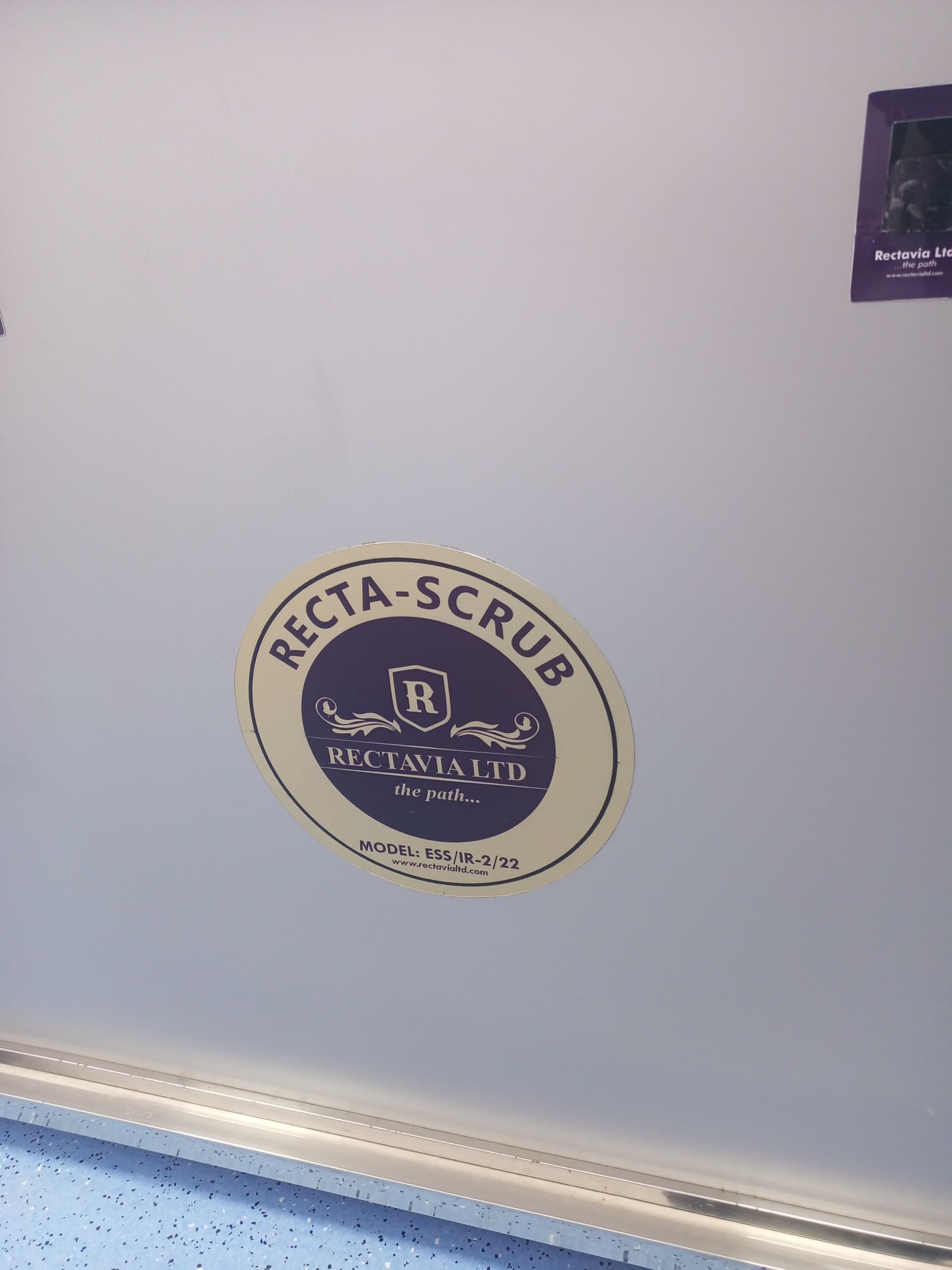 2-stationed-scrub-sink 2-stationed-scrub-sink